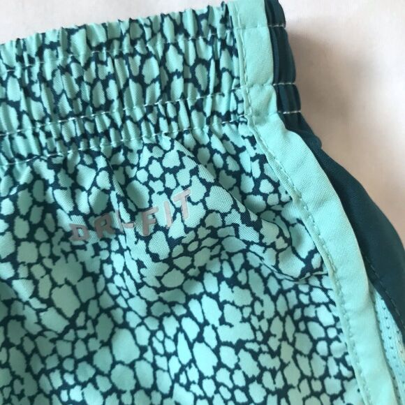 Nike Running Shorts Women L Dri Fit 10K Tempo Printed Shorts Green Black Gym EUC - Picture 4 of 13